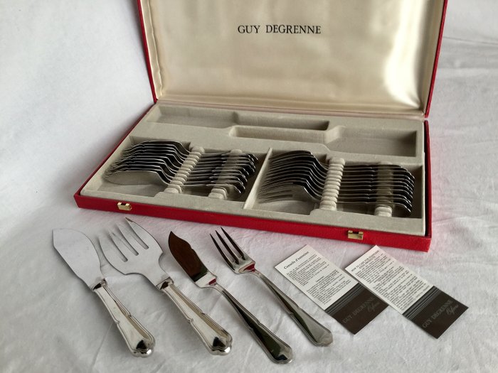Orfèvre GUY DEGRENNE, 26-piece fish cutlery set for twelve people - beautiful serene model, stainless steel with beautiful silver luster