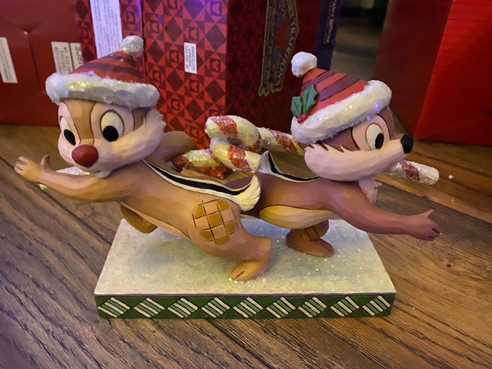 Disney Traditions - Beeld - Chip 'n Dale - "Candy Cane Caper" (2015)
