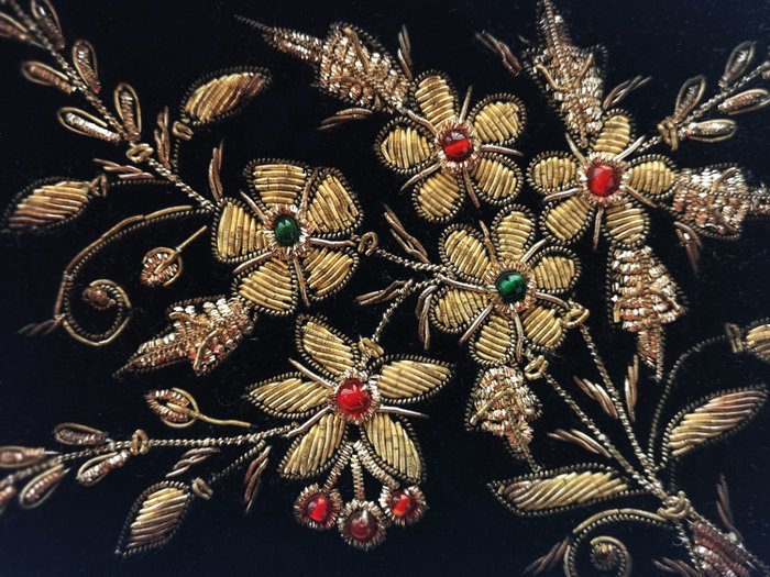 天鹅绒，手袋，银线和金属金色上的旧刺绣。水钻 - 没有保留。丝绒，银线和金属金 - Late 19th century