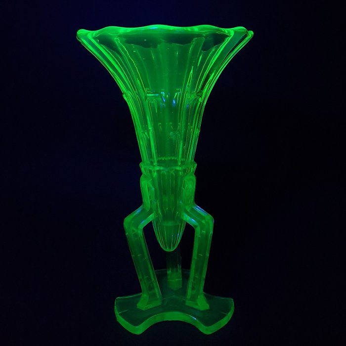 Rosice Glass - Vihreä "Rocket" maljakko - Art Deco - Uraanilasi - Lasi