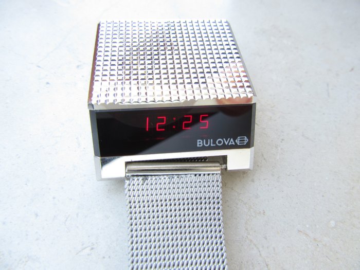 Bulova - Computron Digital LCD RED Led Watch - Reference N6 - CELL 228 - Miehet - 1970-1979