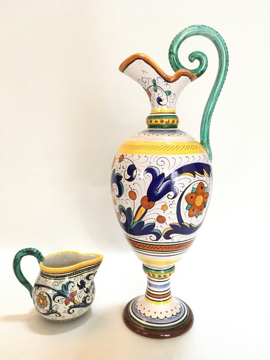 Deruta - Amphora (43 cm) en kruikje (2) - Keramiek