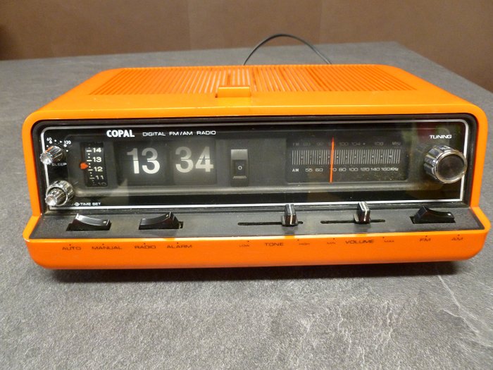 Vintage Copal flip- over wekkerradio,model RD-700 uit 1975 - in goed werkende conditie