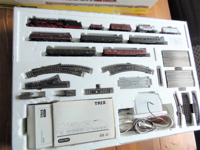 Minitrix N - 11109 - Train set - BR 41 + V200 + wagons + rails + digital transformer - DB