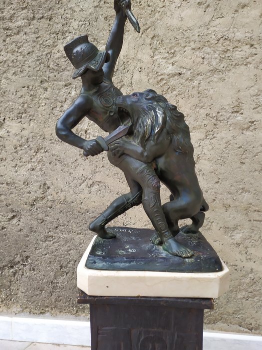 Francesco de Luca – Beeld, gladiator-leeuw gevecht (1) – antimoon met bronskleurige coating – 20e eeuw