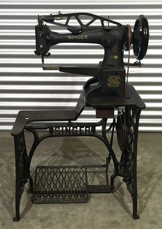Singer 29K71 - Professional Leather Sewing Machine - Iron (cast/wrought)