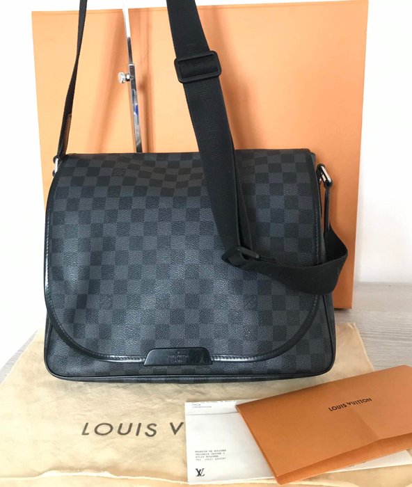 Louis Vuitton - Daniel mm Crossbody bag - Catawiki