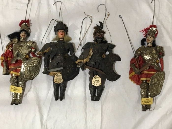 Fratelli patania - Sicilianske marionettdukker (4) - Jern (støpt/smittet), Kobber, Tekstiler, Tre