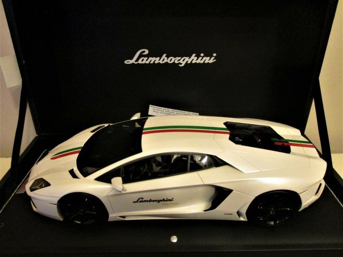 MR - 1:18 - Lamborghini Aventador - "Lamborghini Paris" Nr. 26/30 ref LAMBO06AB