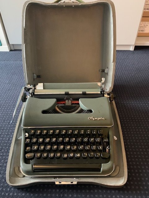 Olympia - Máquina de escribir, años 50 - Acero