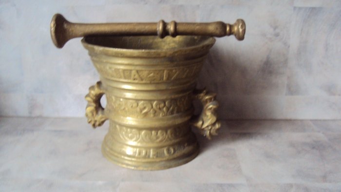 mortar pestle spanish omnia 1771 amor vincit (1) - Art Deco - solid bronze
