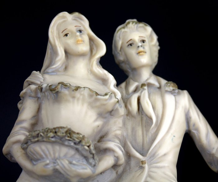 Tischuhr - Del Vecchio und J. Daniele für Capodimonte "Giardini di Marzo" mit Dekorationen in 24 Karat Reingold, - Zweite Hälfte des 20. Jahrhunderts