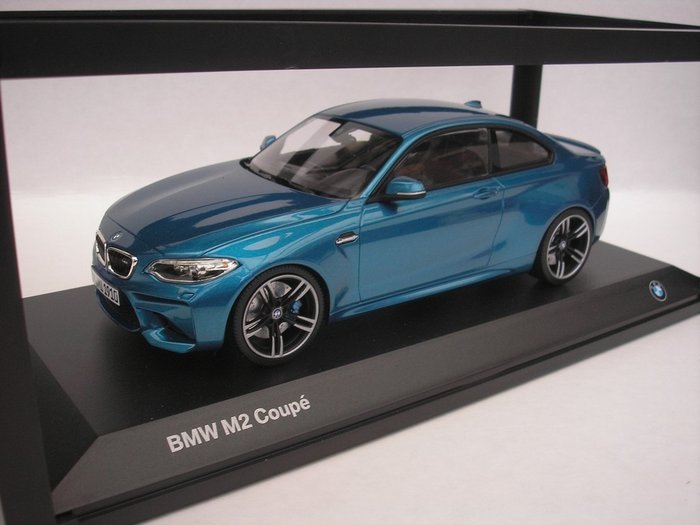 MiniChamps - 1:18 - BMW M2 Coupe - 2016 - Long Beach sininen metallinen
