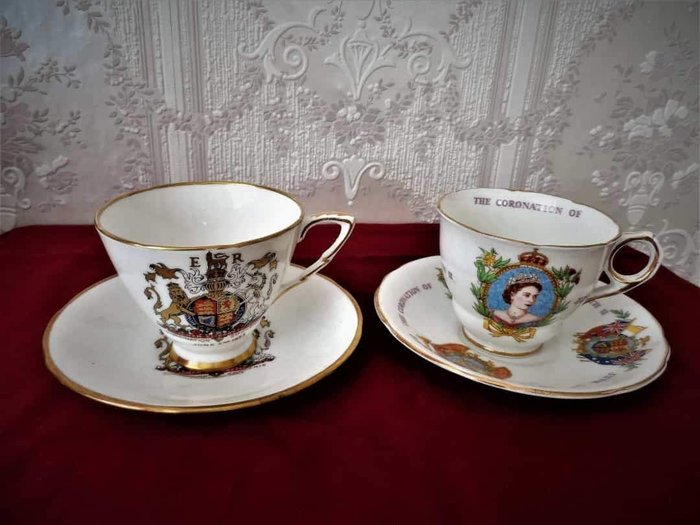 Royal Stafford - Couronnement et soucoupe de la reine Elizabeth || (2) - Porcelaine