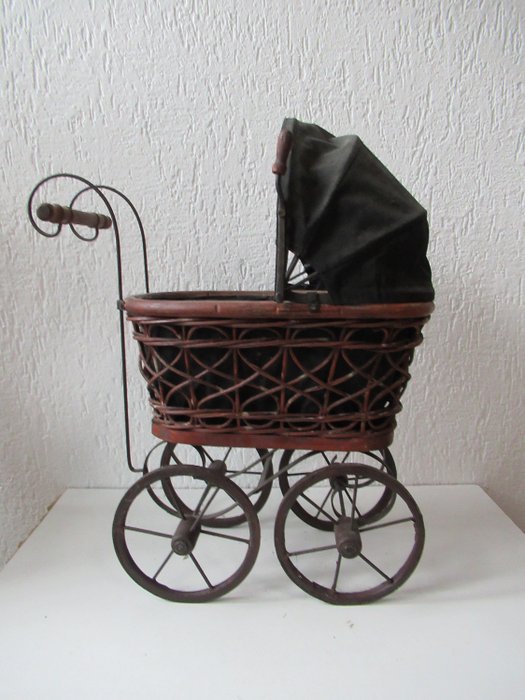 Gammal dekorativ docka barnvagn - Smidesjärn - sockerrör