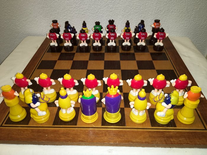 罕见的M＆M的收藏家项目国际象棋游戏 - 木, 塑料