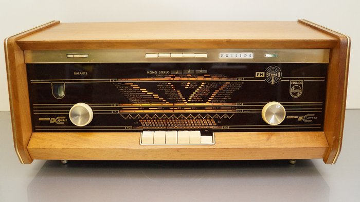 Philips - B5X43A  FM-STEREO - Rádio a válvulas