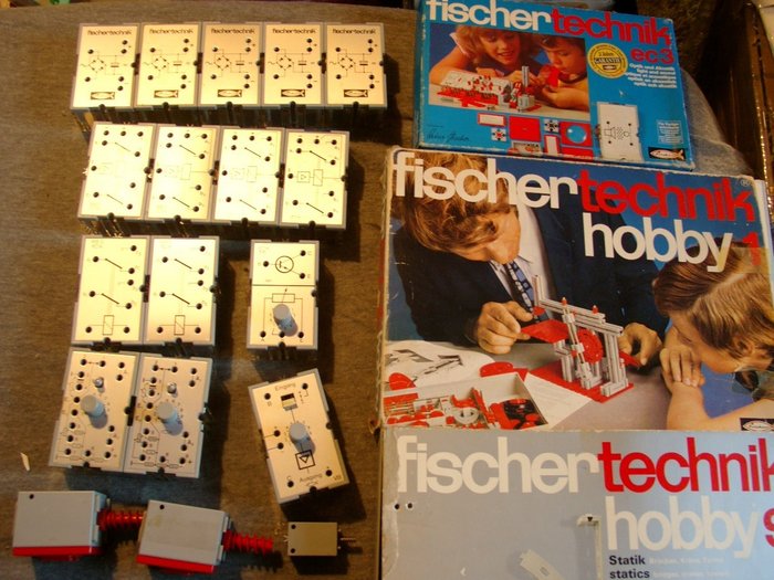 Fischertechnik - 15 Elektronikbausteine / Silberlinge + 3 Kästen EC3 / Hobby 1 / Hobby S + 3 Motoren - 建筑施工玩具