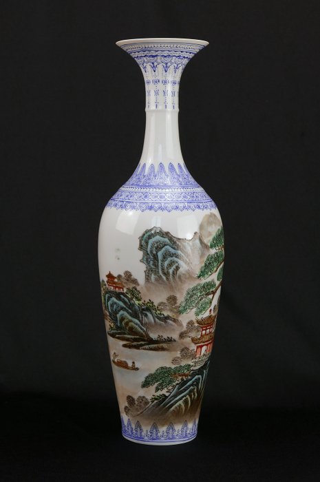 Florero de cáscara de huevo - Porcelana - China - Segunda mitad del siglo XX
