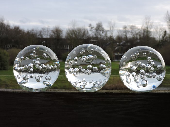 Glass balls with bubbles (3) - glass