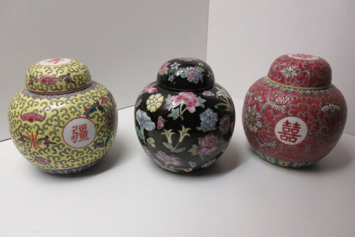 Pots de gingembre vintage Mun Shou et Wan Shou (3) - Porcelaine - Chine - vers 1960/1980