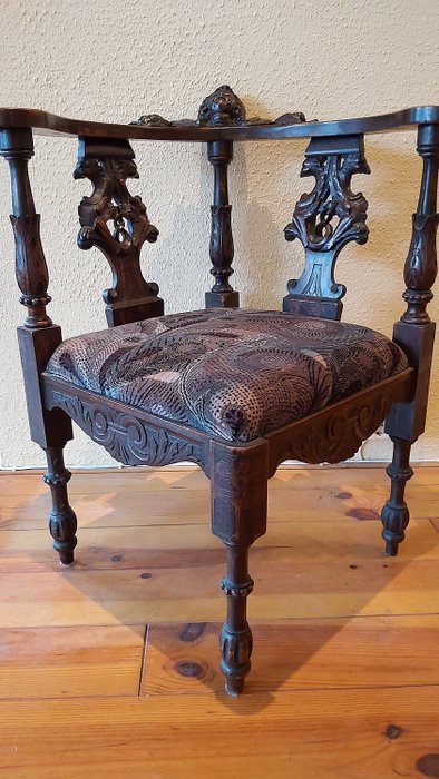椅子, 哥特式复兴雕刻转角椅 - 维多利亚时代 - Walnut - Late 19th century
