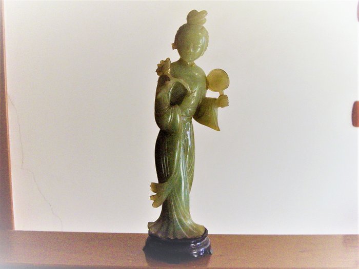 Serpentine Green Jade Statue (1) - Serpentine Green Jade - Kina - Anden halvdel af det 20. århundrede