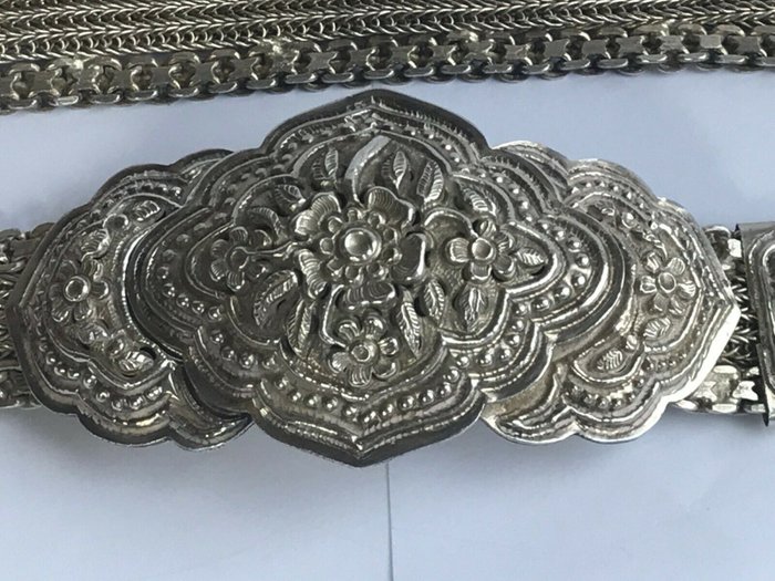 Klamra, pasek, Antyczny srebrny pasek z klamrą - Srebro - Prawdopodobnie indyjski - Late 19th century