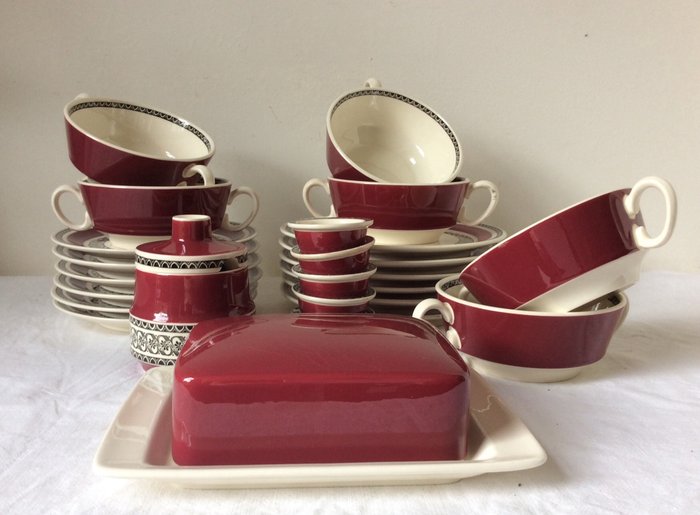 Villeroy & Boch Mettlach saar 'rubin" - Belles différentes pièces de vaisselle vintage (25) - Céramique