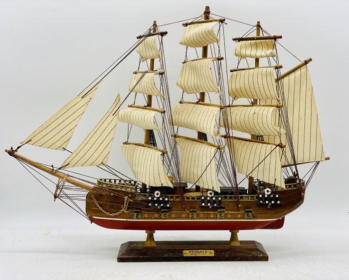 Thornycroft - Spansk fregat i det 18. århundrede - Træ