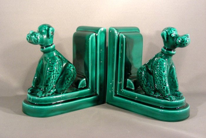 Art Deco zöld üvegezett kerámia könyvespolcok uszkár kutyákkal - Art Deco - Kerámia