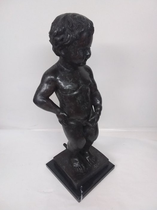 Preview of the first image of Fountain, "Manneken Pis" - Patinated bronze - recent.