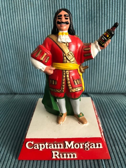 Imagine publicitară a romului Captain Morgan (2) - Plastic