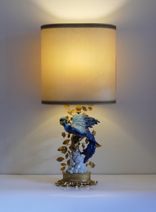 Giulia Mangani - Zarte naturalistische Vogellampe aus Porzellan und Messing im Sevres-Stil