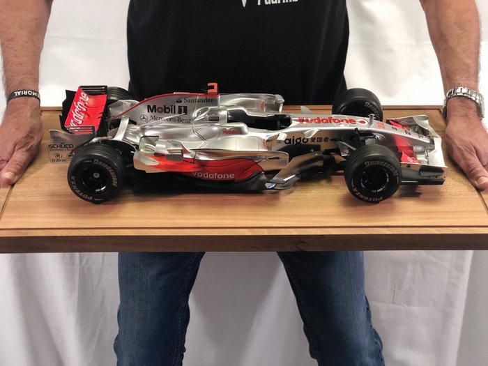Mclaren - Formula One - Lewis Hamilton - 2008 - 1/8 Scale model car