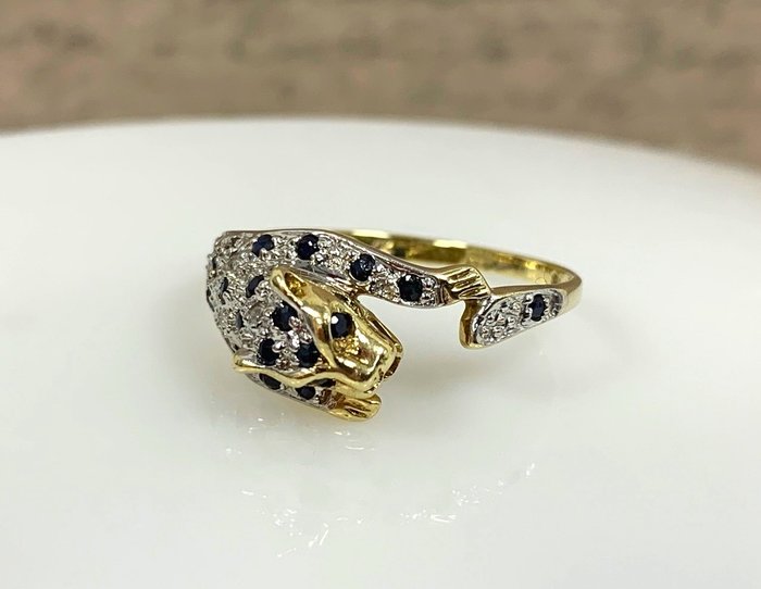 9k Gull - Springende Jaguar safir og diamantring 9 karat gullring
