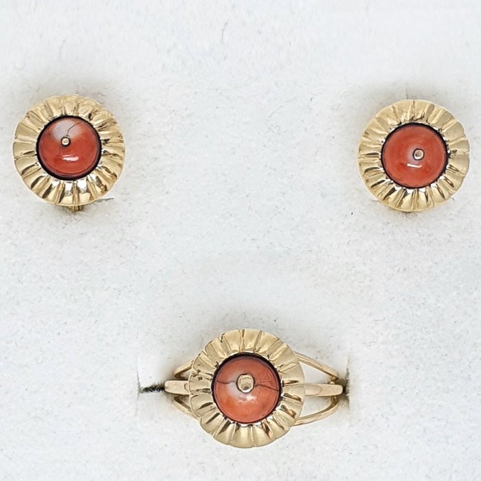 18 kt. Yellow gold - Earrings, Ring - Mediterranean Coral