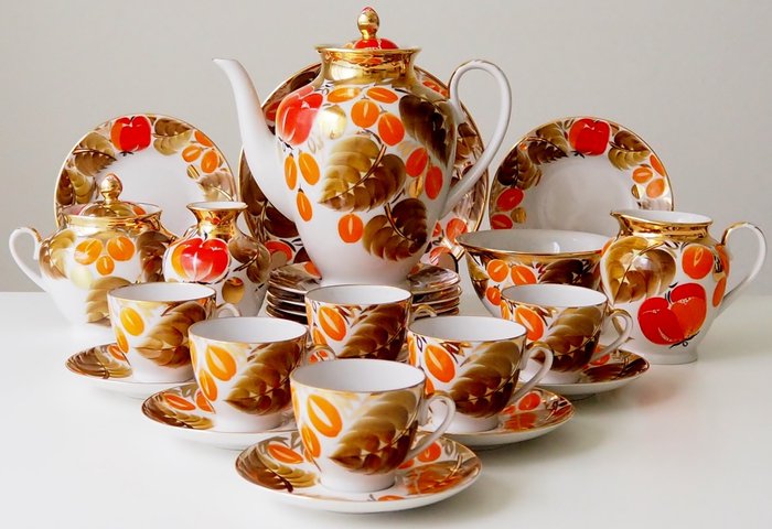S. Yakovleva - Lomonosov Imperial Porcelain Factory - "Gyllen høst" Kaffesett (24) - Gull, Porselen