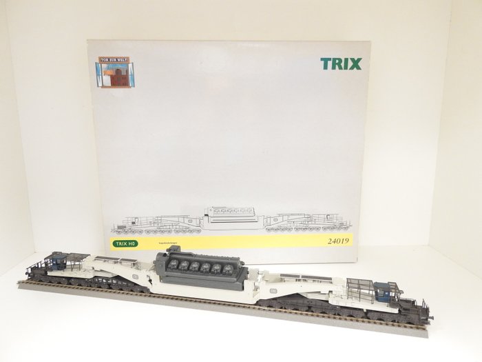 Trix H0 - 24019 - Zwaartransport dieplader met scheepsmotor - "Tragschnabelwagen" - DB