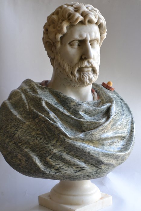 Sculpture, Bust av Hadrian, romersk keiser. - Marmor - Andre halvdel av 1900-tallet