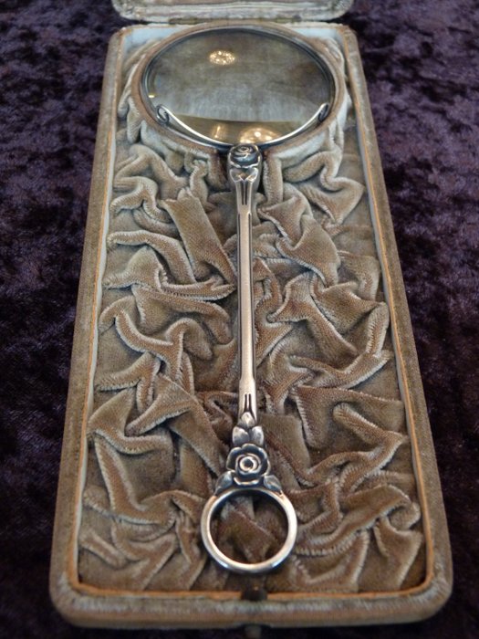 Antique,French,900 silver hand magnifying glass pendant on chain and original case - .900 silver - France - 1880-1900