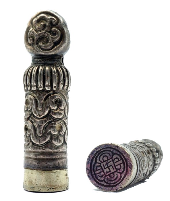 Altes reich verziertes tibetisches Siegel verziert mit einem Hakenkreuz - Provinz Kham - Silber, Eisen - Tibet - 18. Jahrhundert