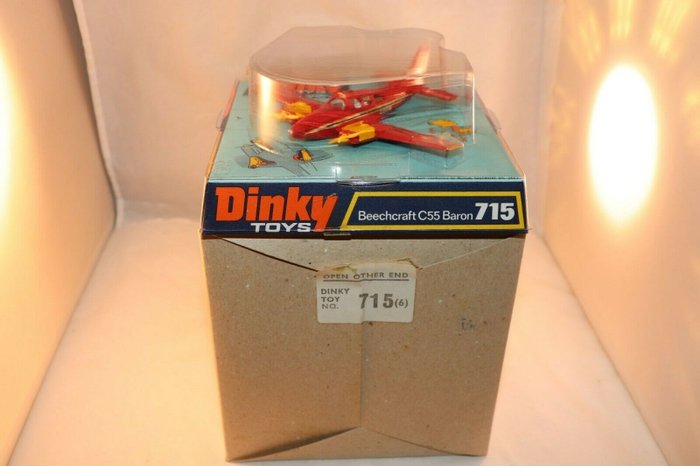 Dinky Toys - 1:43 - 715 Beechcraft C55 Baron