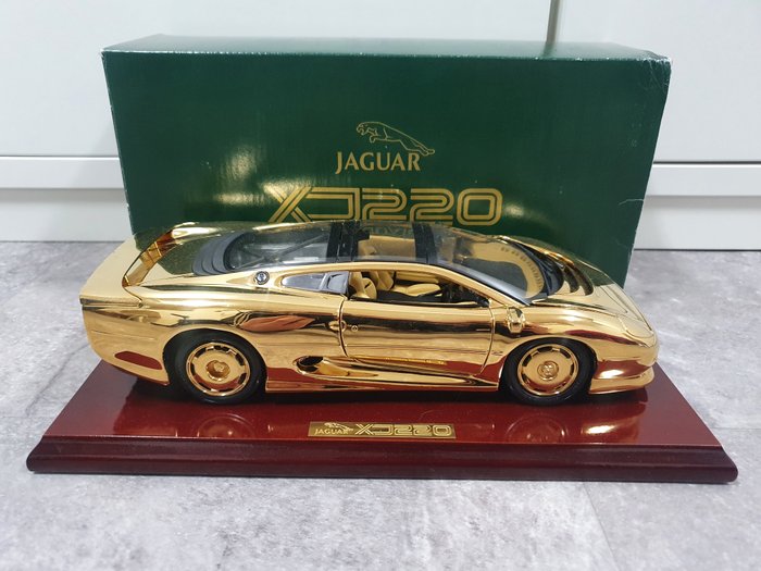 Maisto - 1:18 - Gwilo Maisto Jaguar XJ220 - Chapado en oro de 22 quilates