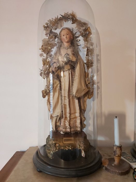 Ancient Madonna under a glass bell, from Puglia (1) - terra cotta, fabric - Late 18th century