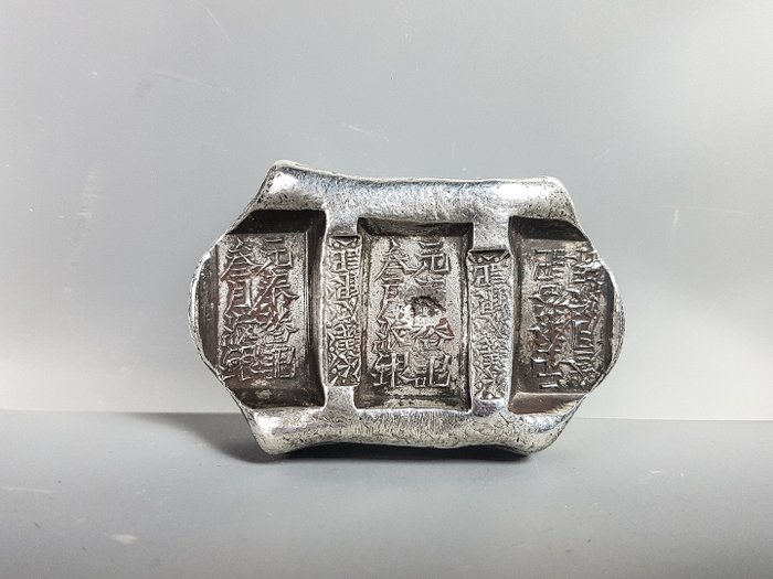 Lingote velho ou peso em prata maciça - com inscrição - Prata - China - século XIX