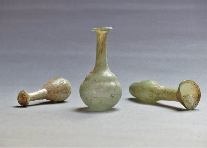 Romain antique Verre Belle collection de 3 bouteilles en verre romain - 10.3×2.5×3 cm - (3)