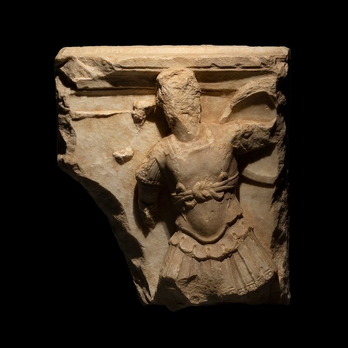 Starożytny Rzym Marmur Fragment sarkofagu dla żołnierza wys. 43 cm. Hiszpańska licencja eksportowa.