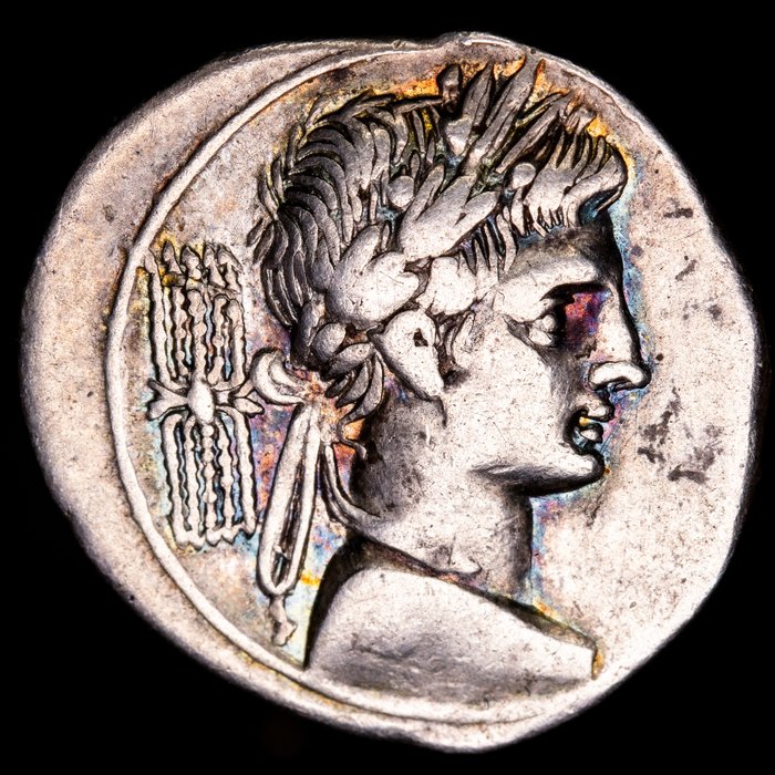 Romeinse Republiek (Imperatoriaal). Octavianus. AR Denarius,Uncertain Italian mint, 29-27 BC. IMP-CAESAR, Octavian seated togate left on curile chair