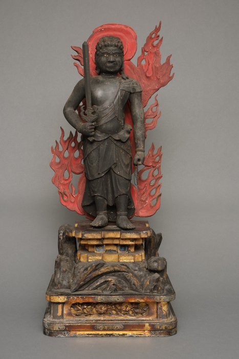 Standbeeld – Hout – Miyako Daibusshi – A large and rare black wooden Fudō myō-ō. Edo period. The king of mystical knowledge – Japan – Edo Periode (1600-1868)